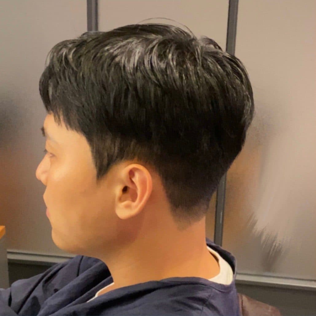 준오헤어 서면부전점 혁 수석실장의 가르마를 낸 남성 짧은 컷 스타일 예시