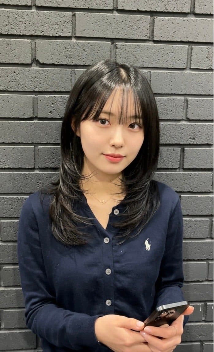 준오헤어 서면부전점 이나 디자이너의 앞머리와 옆머리를 함께 정리한 스타일 예시
