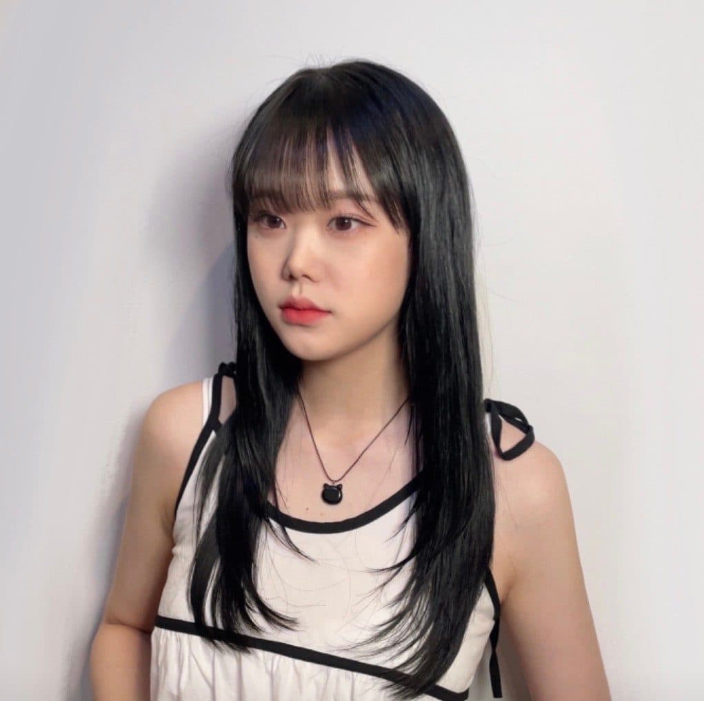 준오헤어 서면부전점 소연 디자이너의 갈색 톤 긴 기장 웨이브 스타일 예시