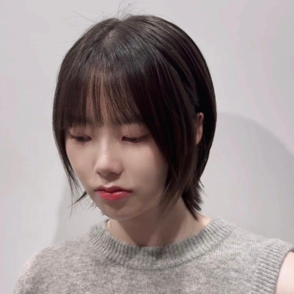 준오헤어 서면부전점 소연 디자이너의 갈색 톤 긴 기장 웨이브 스타일 예시