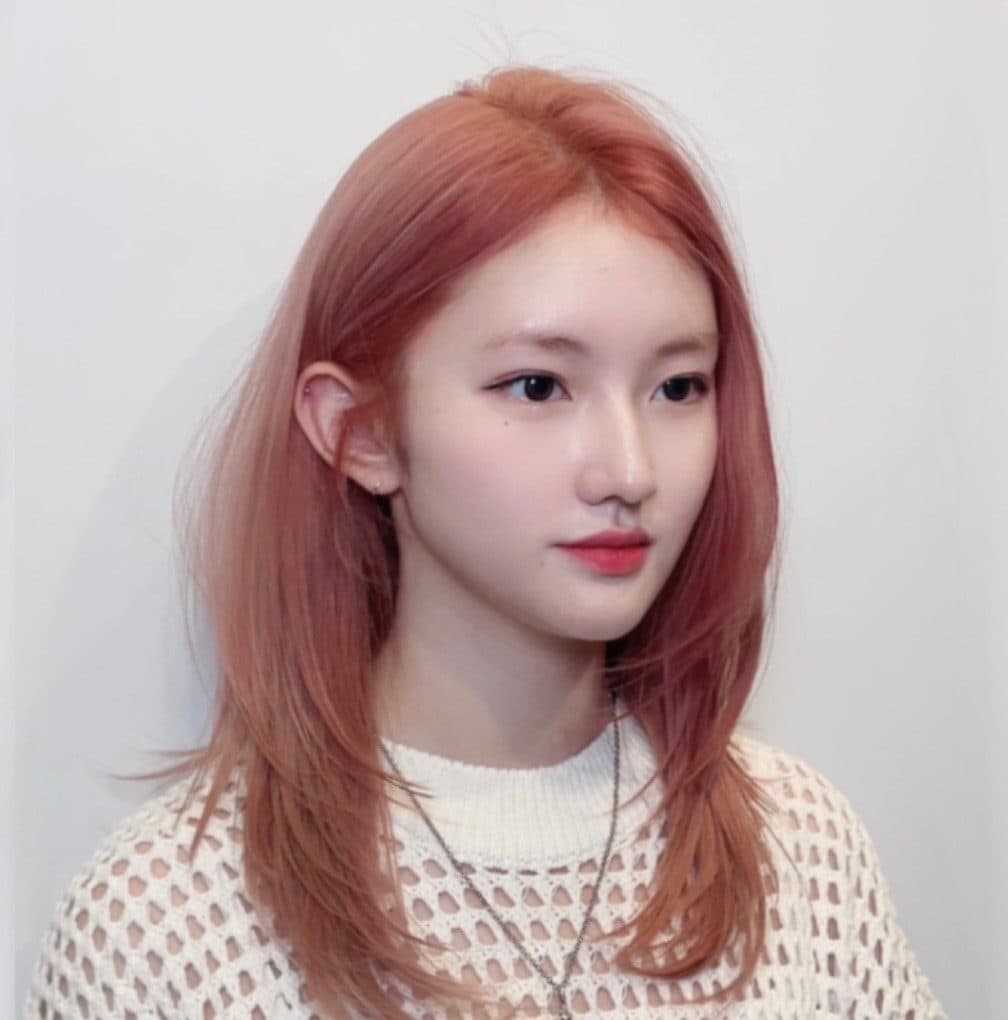준오헤어 서면부전점 소연 디자이너의 검은 중간 기장 스트레이트 스타일 예시