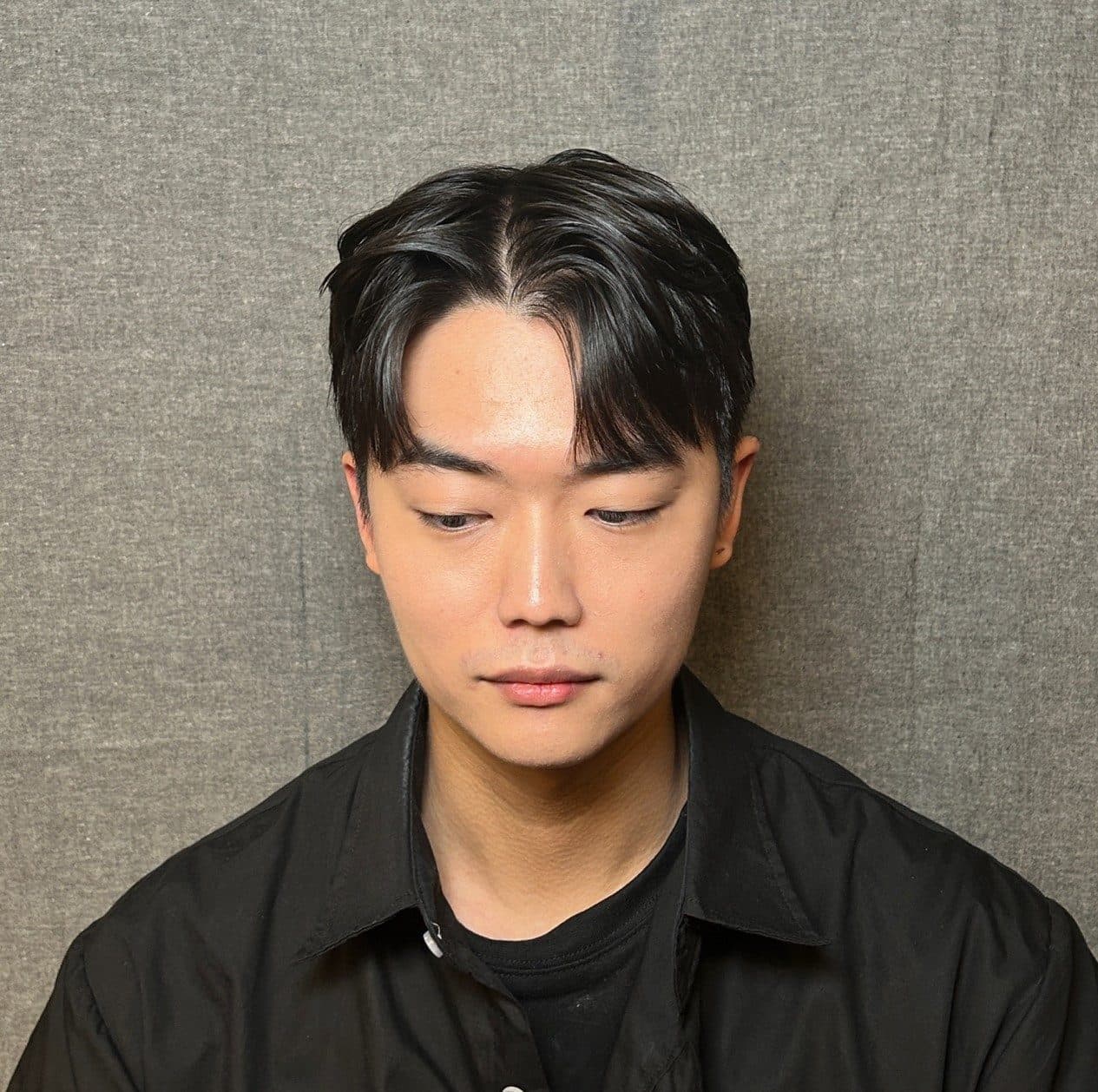 준오헤어 서면부전점 혁 수석실장이 앞머리에 볼륨을 준 남성 디자인펌 스타일 예시