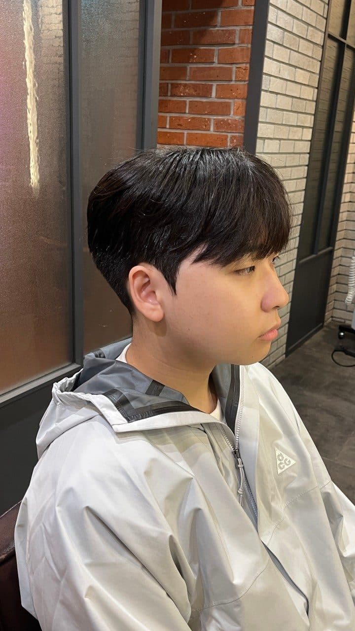 준오헤어 서면부전점 이나 디자이너의 앞머리가 있는 단발 스타일 예시
