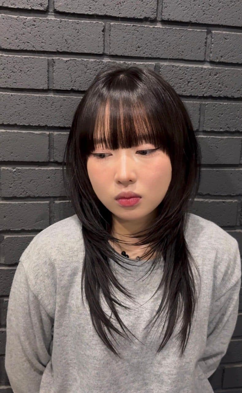 준오헤어 서면부전점 이나 디자이너의 앞머리가 있는 단발 스타일 예시