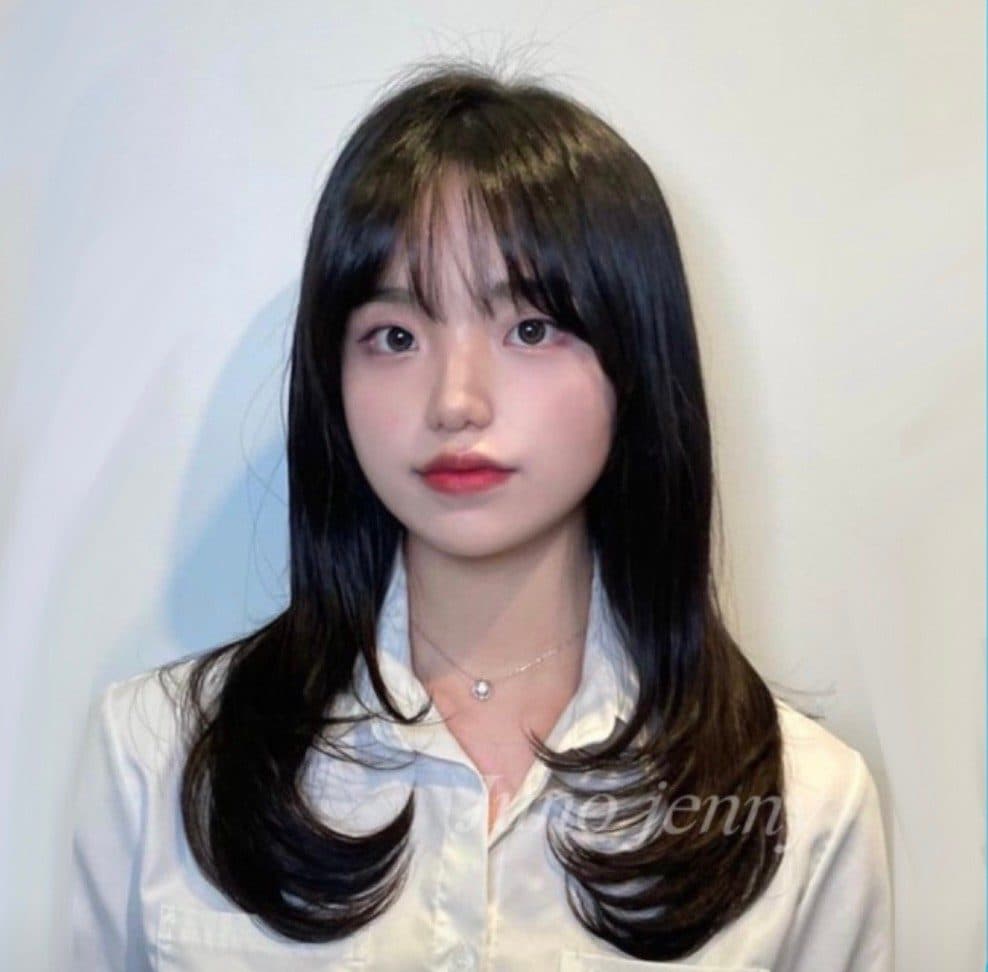 준오헤어 서면부전점 제니 디자이너의 C컬펌 결과 예시, 끝이 안쪽으로 말린 단정한 결