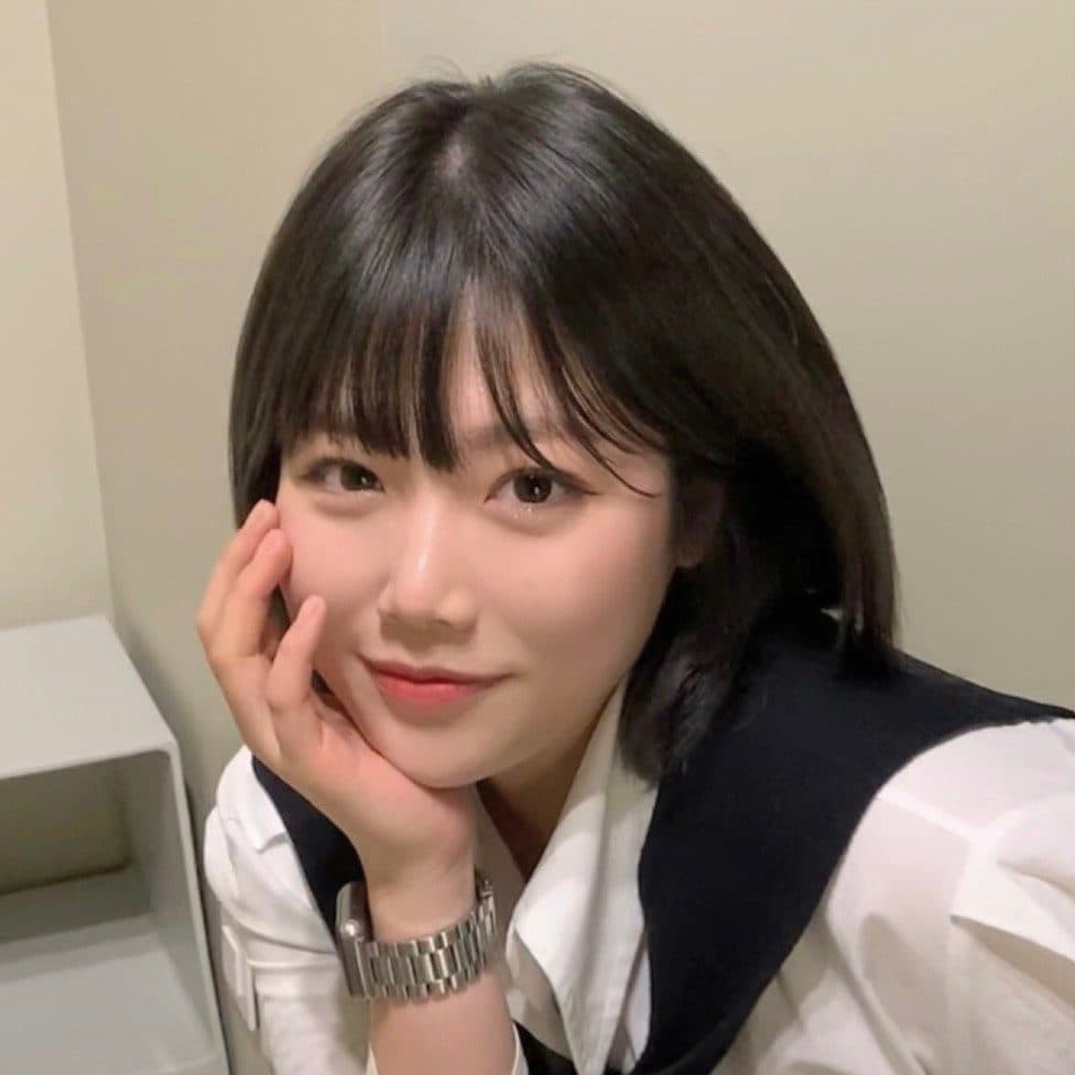 준오헤어 서면부전점 제니 수석실장의 검은 단발과 앞머리 스타일 예시