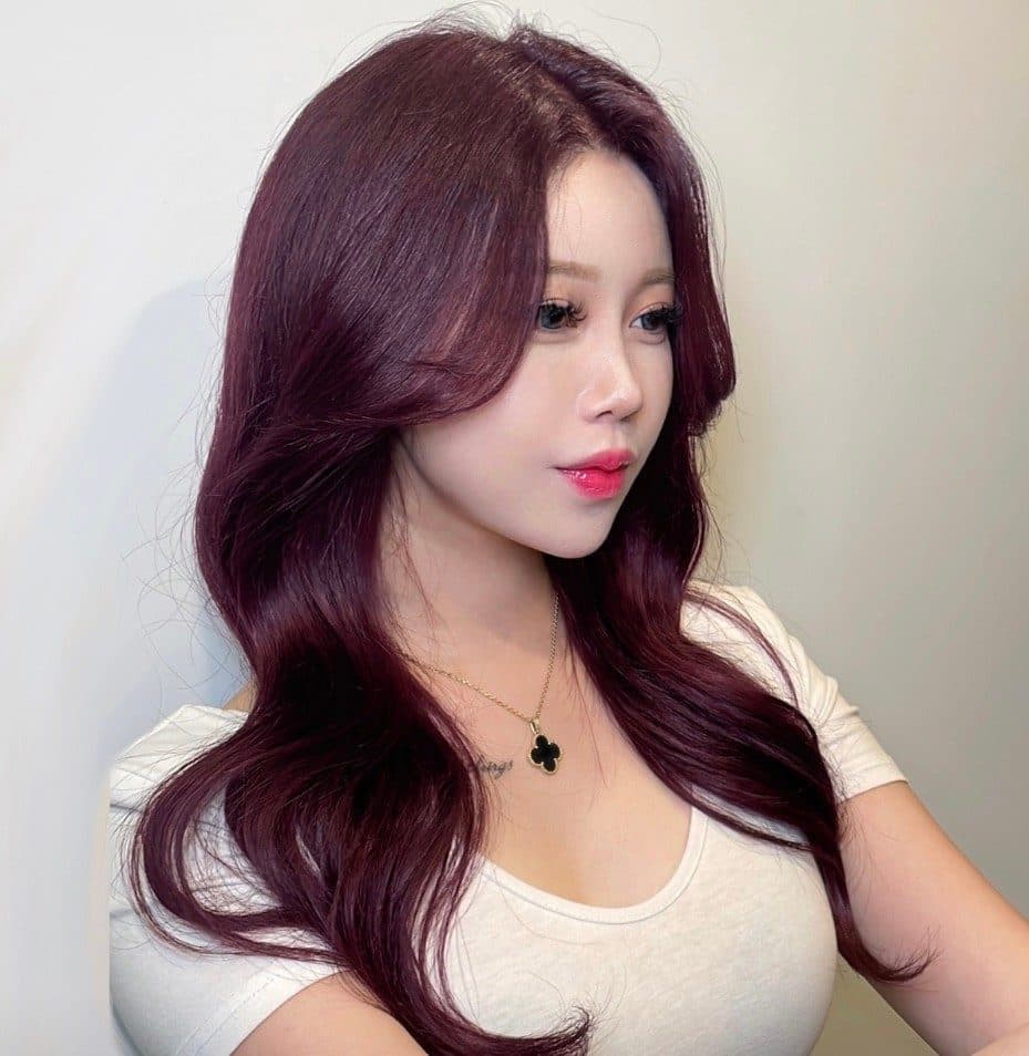 준오헤어 서면부전점 제니 수석실장의 검은 긴 기장 웨이브 히피펌 스타일 예시