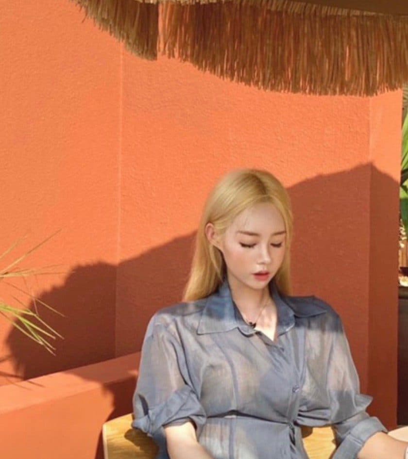 준오헤어 서면부전점 제니 수석실장의 밝은 금빛 긴 기장 스트레이트 스타일 예시