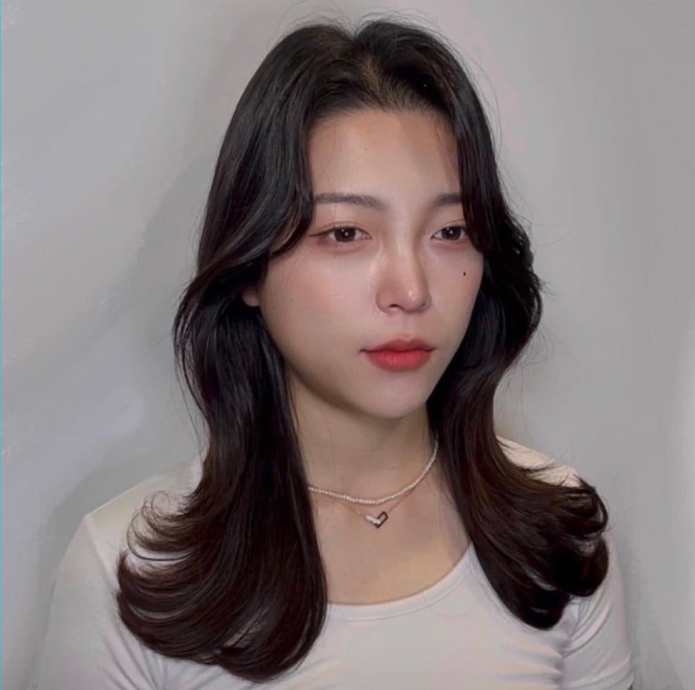 준오헤어 서면부전점 제니 수석실장의 검은 긴 기장 웨이브 히피펌 스타일 예시
