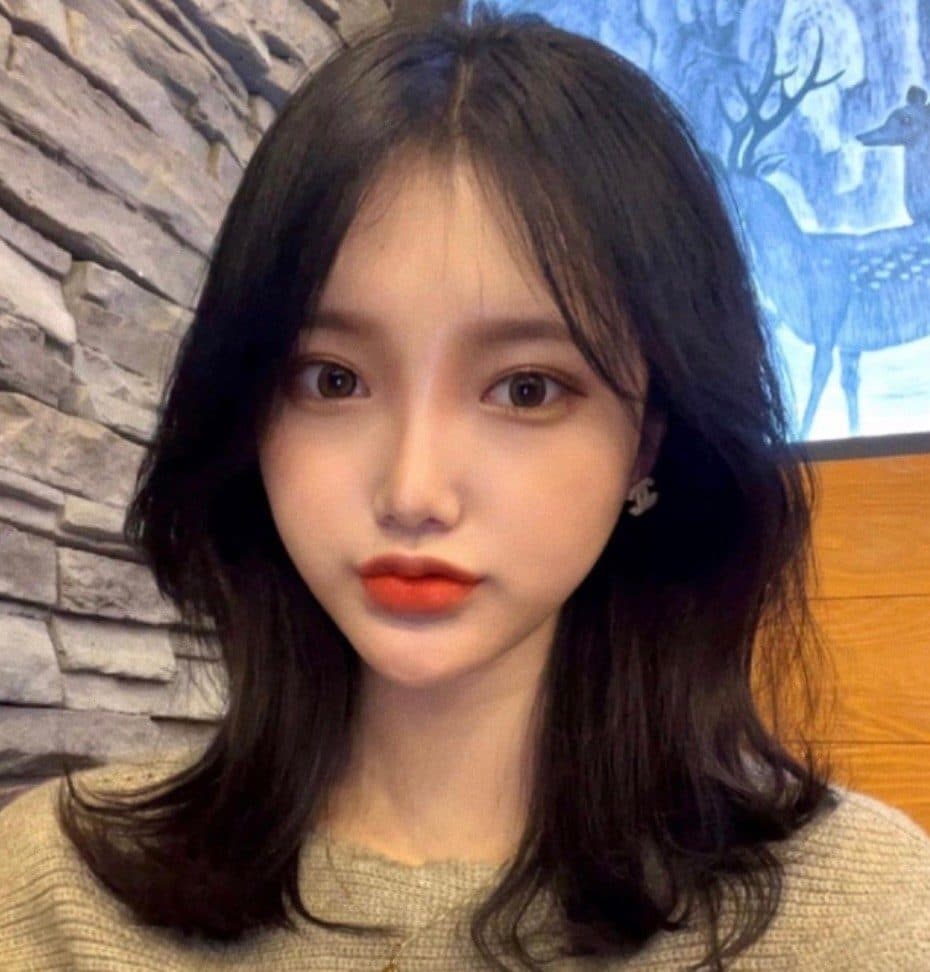 준오헤어 서면부전점 제니 수석실장의 중간 기장 웨이브 스타일 예시