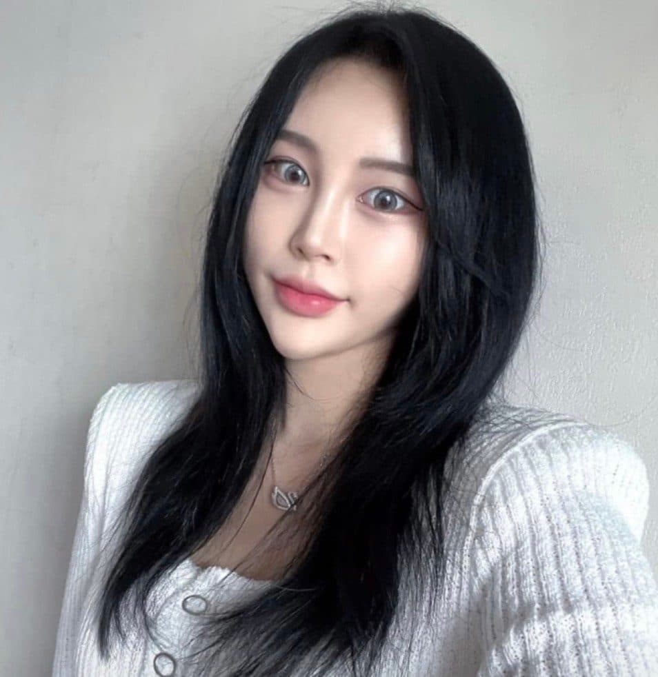준오헤어 서면부전점 제니 수석실장의 검은 긴 기장 웨이브 스타일 예시