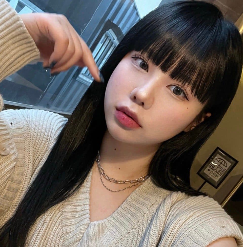 준오헤어 서면부전점 제니 수석실장의 검은 긴 기장 스트레이트와 앞머리 매직 스타일 예시
