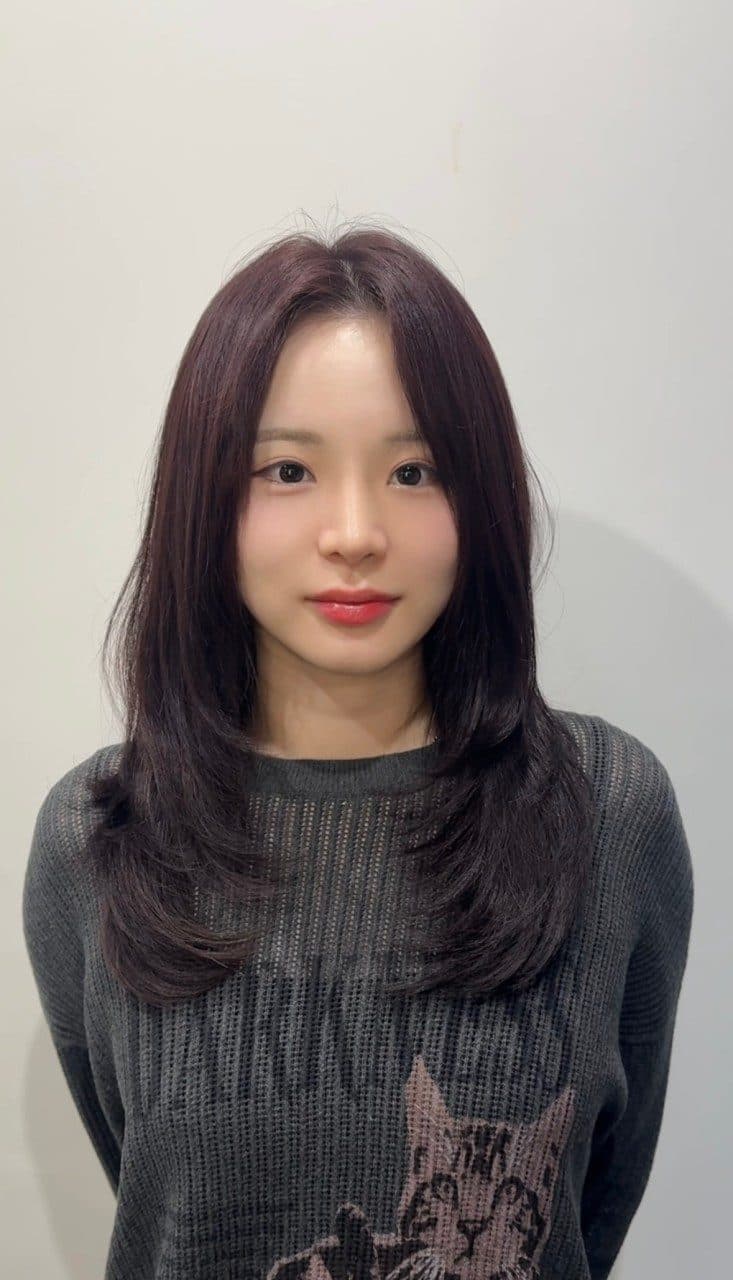 준오헤어 서면부전점 소연 디자이너의 중간 기장 C컬 레이어드 펌 스타일 예시