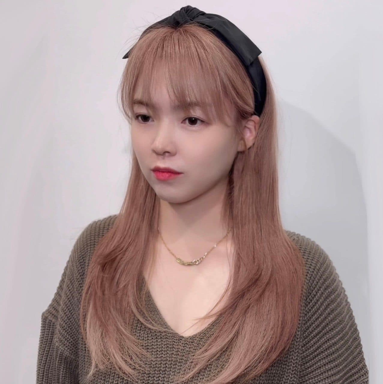 준오헤어 서면부전점 소연 디자이너의 갈색 톤 긴 기장 웨이브 컬러 스타일 예시