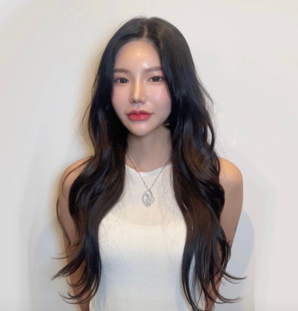 준오헤어 서면부전점 소연 디자이너의 검은 중간 기장 스트레이트 스타일 예시