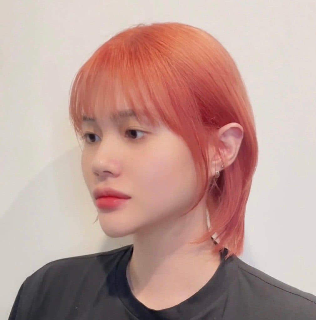 준오헤어 서면부전점 소연 디자이너의 밝은 갈색 톤 중간 기장 웨이브 스타일 예시