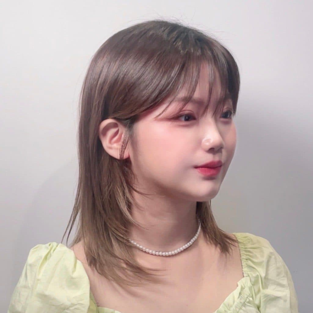 준오헤어 서면부전점 소연 디자이너의 갈색 톤 긴 기장 웨이브 컬러 스타일 예시