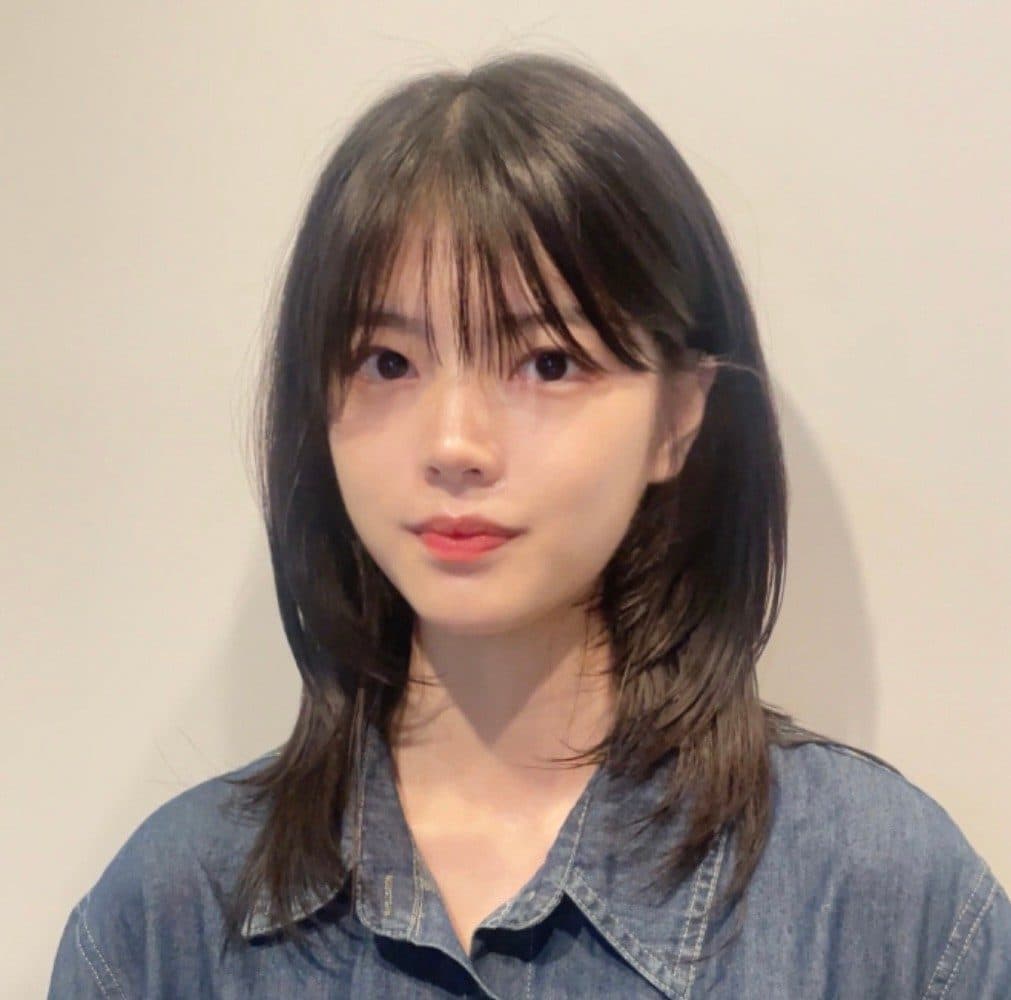 준오헤어 서면부전점 소연 디자이너의 중간 기장 스트레이트 스타일 예시