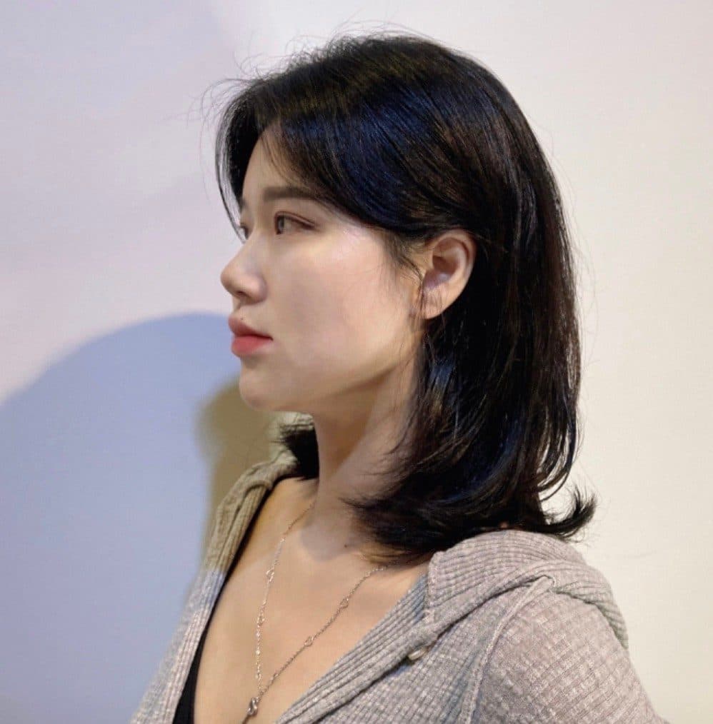 준오헤어 서면부전점 소연 디자이너의 검은 중간 기장 스트레이트 스타일 예시