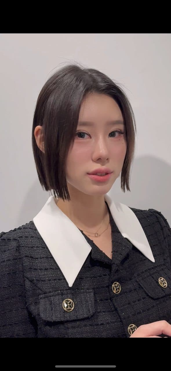 검은 긴 기장 스트레이트 헤어스타일 이미지