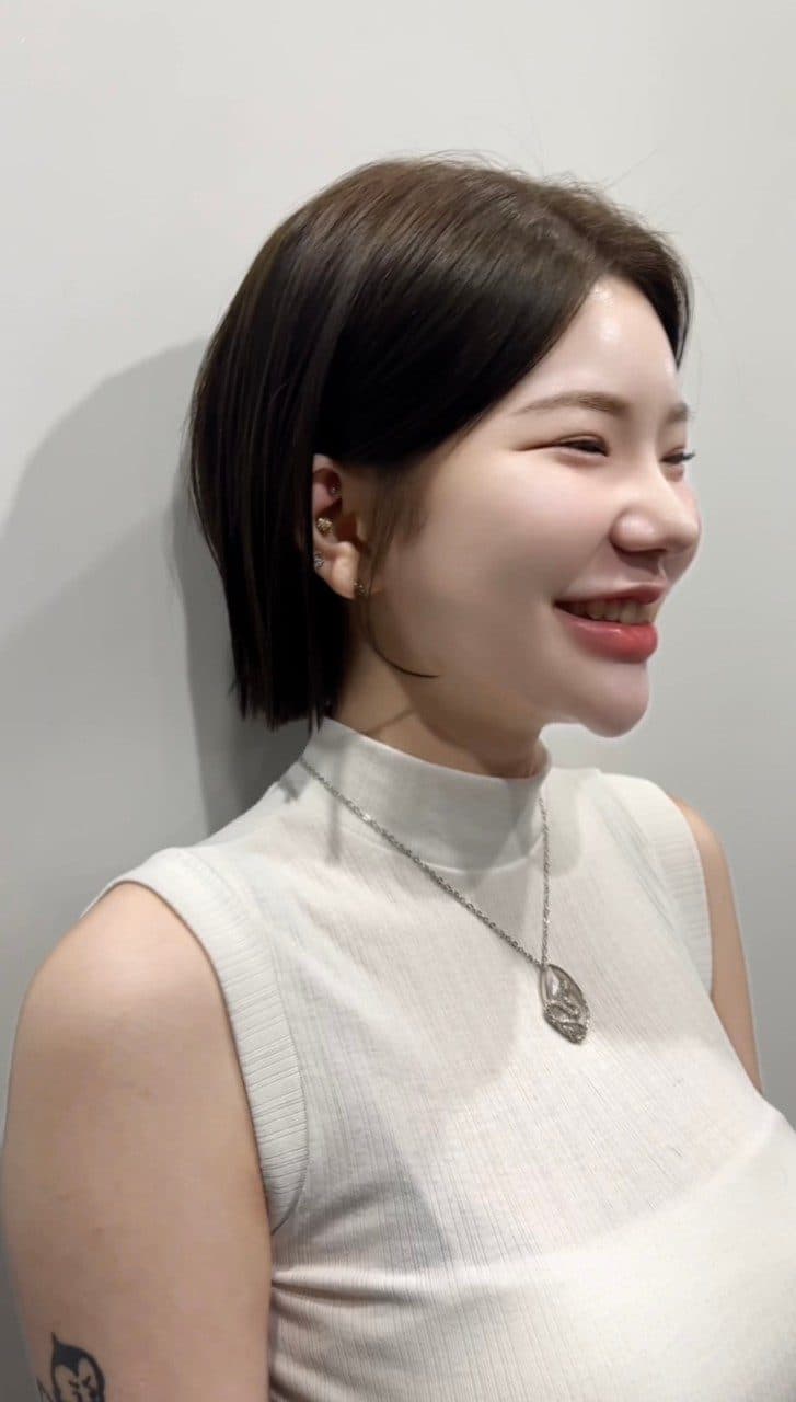 준오헤어 서면부전점 소연 디자이너의 검은 긴 기장 스트레이트 스타일 예시